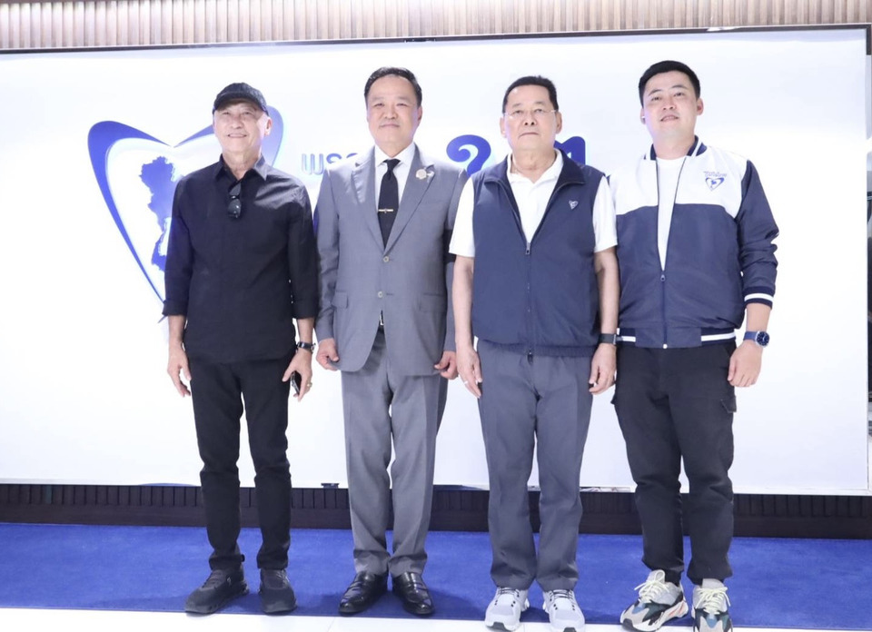 "นายกเบี้ยว" เขย่าปทุม! ควงลูกชาย "มนัสนันท์" นำทัพ สส.เพื่อไทย แห่ซบ “ภูมิใจไทย” ด้าน "อนุทิน" มองบนสื่อถามลุ้นเบอร์ 1 จัดตั้งรัฐบาล
