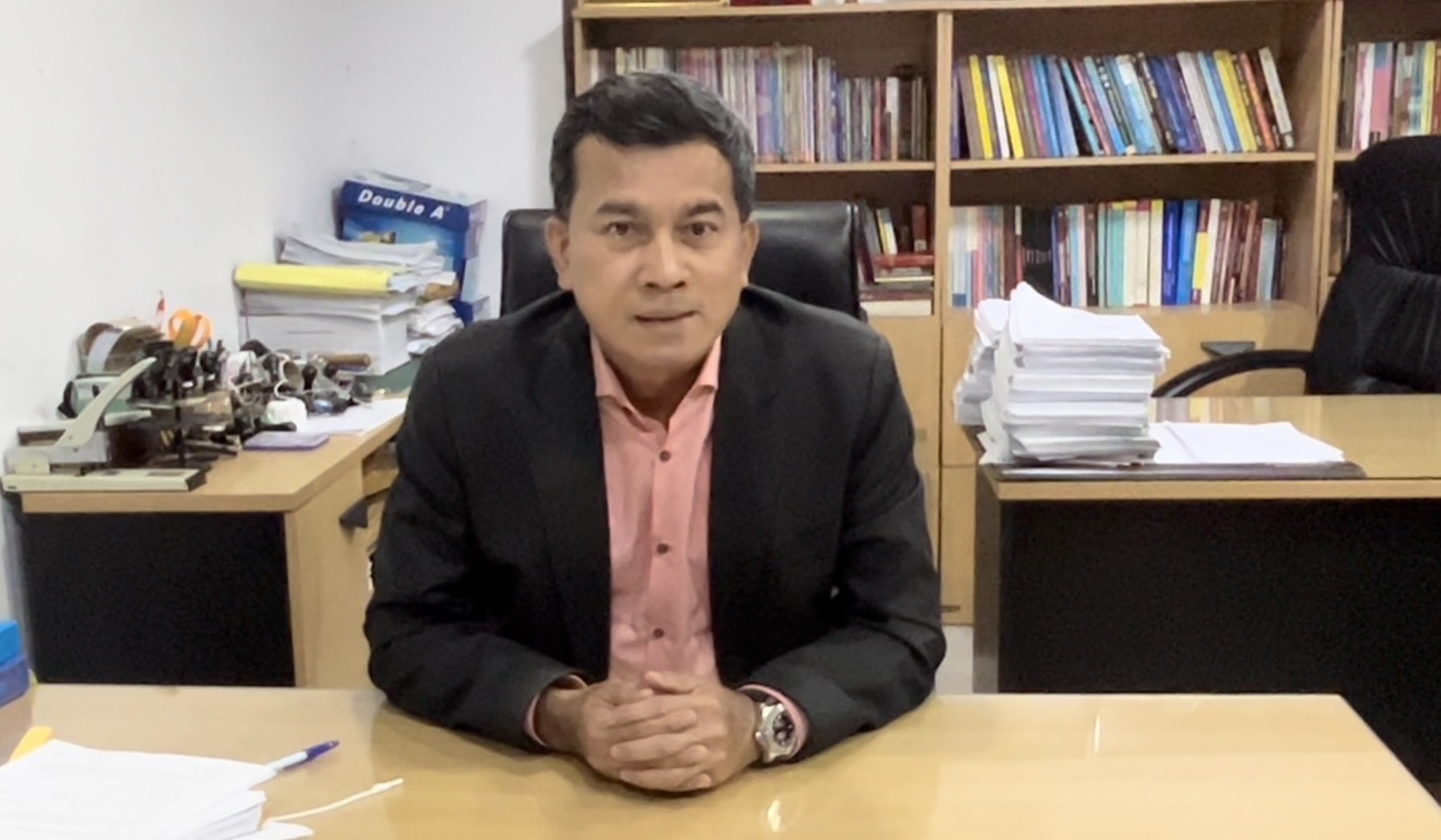 “เชาว์” ชี้ ปม “กกต.” เตรียมสอบ “พิธา” ผิดตาม “ม.151” ไม่น่ากังวล เหตุยังมีหลายข้อโต้แย้งได้ ยก คดี “ธนาธร” เทียบ มองข้ามช็อต ด่านหินอยู่ที่ “ศาลรธน.”