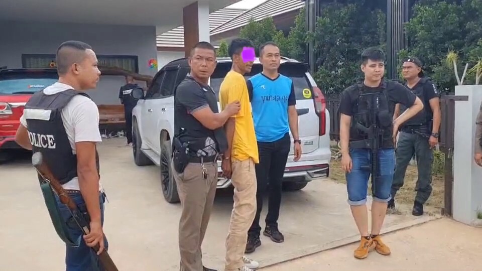ชุมพร ผู้ปกครองเมายาบ้าหลอนคิดว่ากองทัพพม่าบุก รีบสะพายปืนยาวไปโรงเรียนรับลูกพาหนี