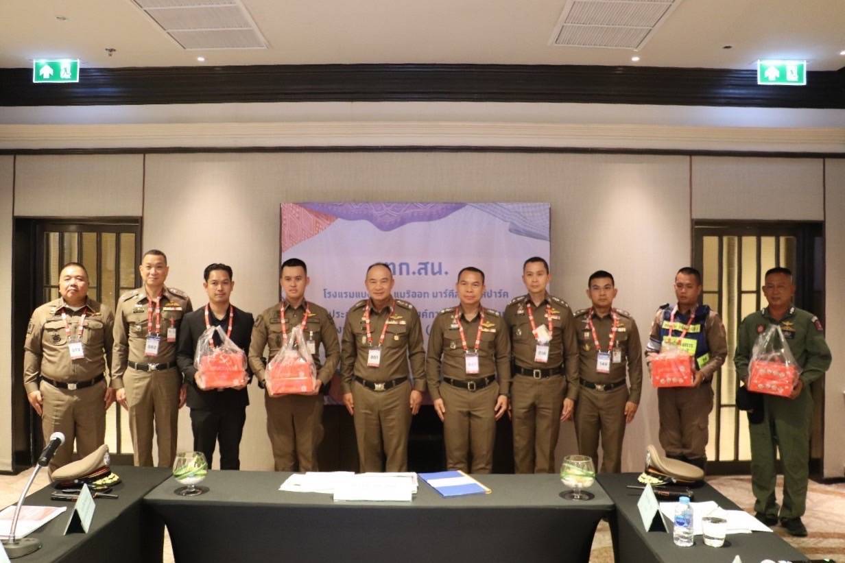 “บิ๊กจวบ” ชื่นชมตำรวจจับกุมหนุ่มแอฟริกา ขอถ่ายภาพกับคณะบุคคลสำคัญของต่างประเทศ เพื่อสร้างโปรไฟล์ตัวเอง