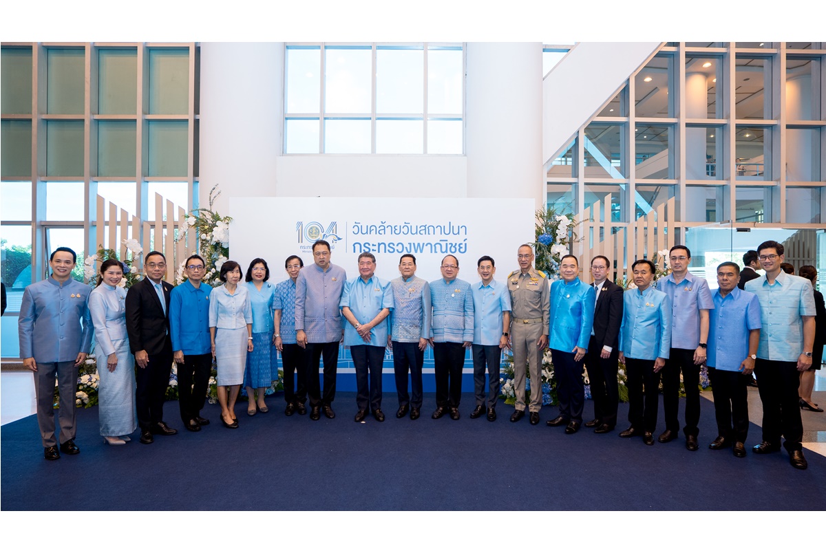 “ภูมิธรรม” ควง "นภินทร-สุชาติ" ฉลองพาณิชย์เข้าสู่ปีที่ 104 ขนสินค้าเด็ด จัด Showroom โชว์ร้าน Thai SELECT ต้นแบบสร้างรายได้ให้ประเทศ