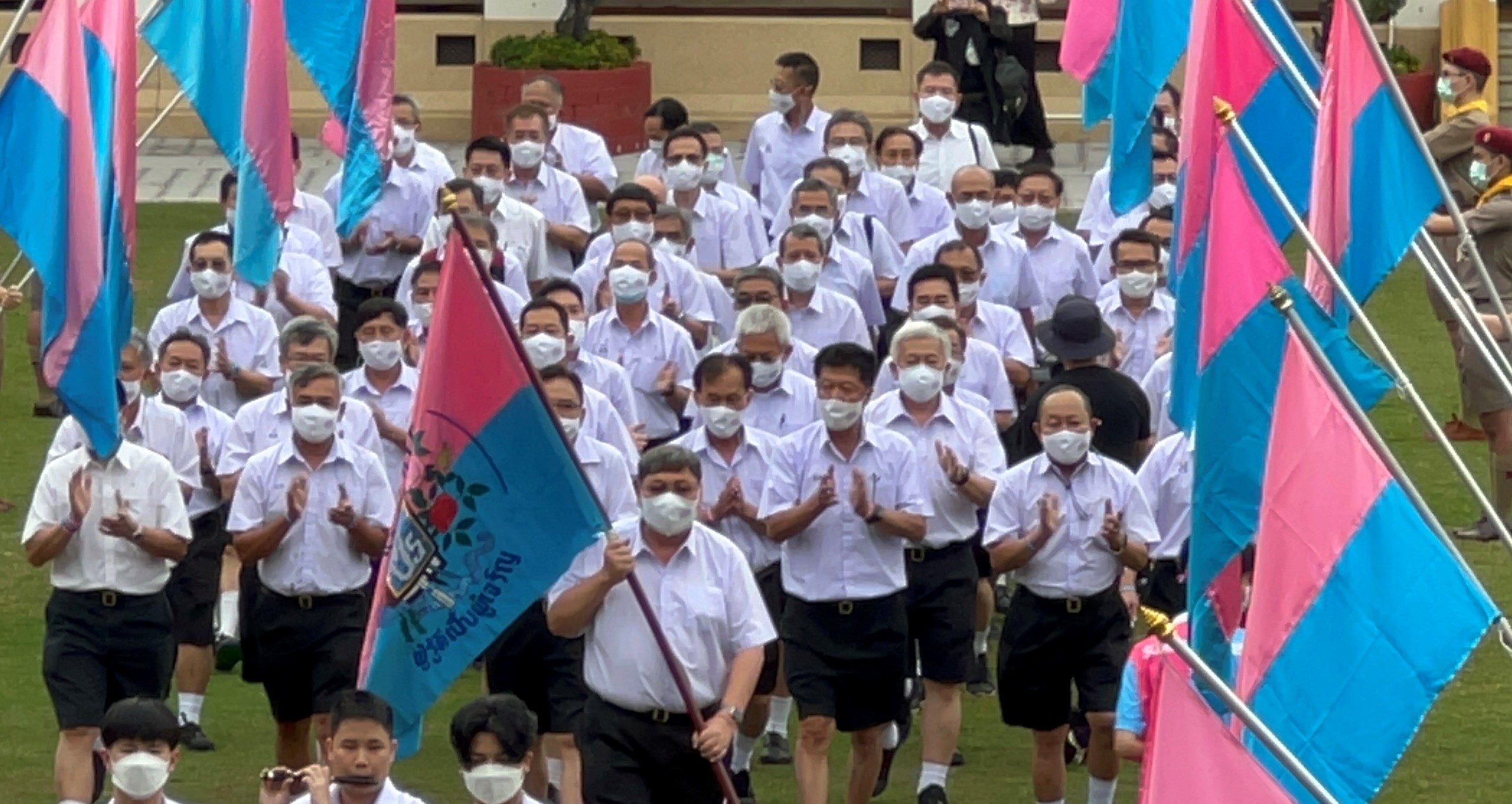 osk90 แต่งชุดนักเรียนย้อนเวลา 50 ปี ร่วมกิจกรรมรับน้องสู่แดนสวนฯ64 เป็นปีที่ 10