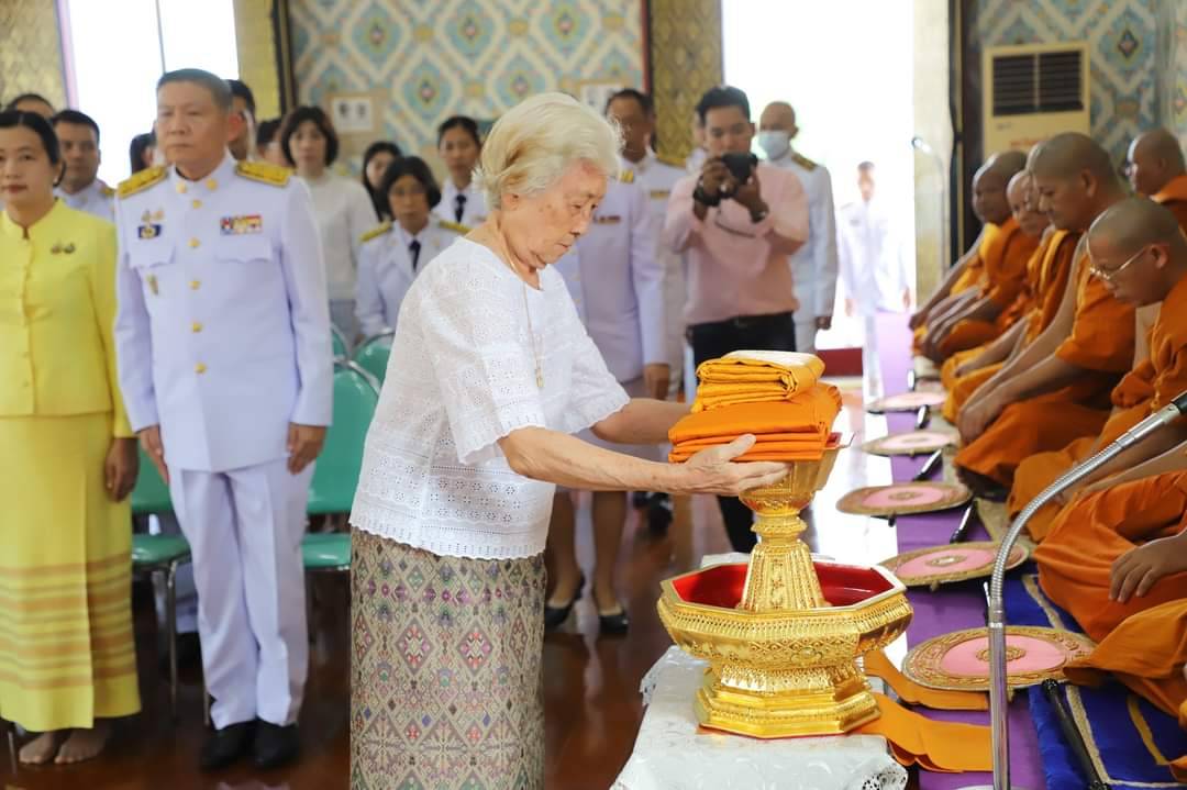 ผู้ว่าราชการจังหวัดอ่างทอง ร่วมพิธีถวายผ้าพระกฐินพระราชทานจังหวัดอ่างทอง ประจำปี พ.ศ. 2567 