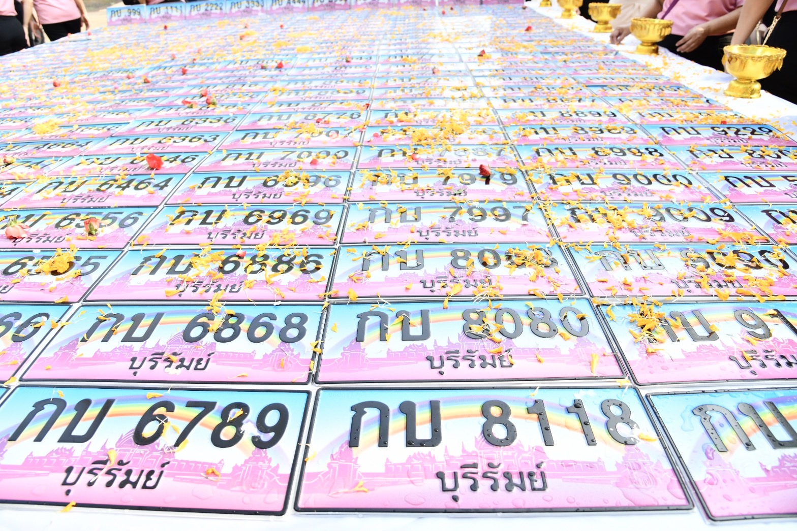 บุรีรัมย์ ปิดพนมรุ้งปลุกเสกแผ่นป้ายเลขสวย 301 เลขหมายรับแสงแรก 