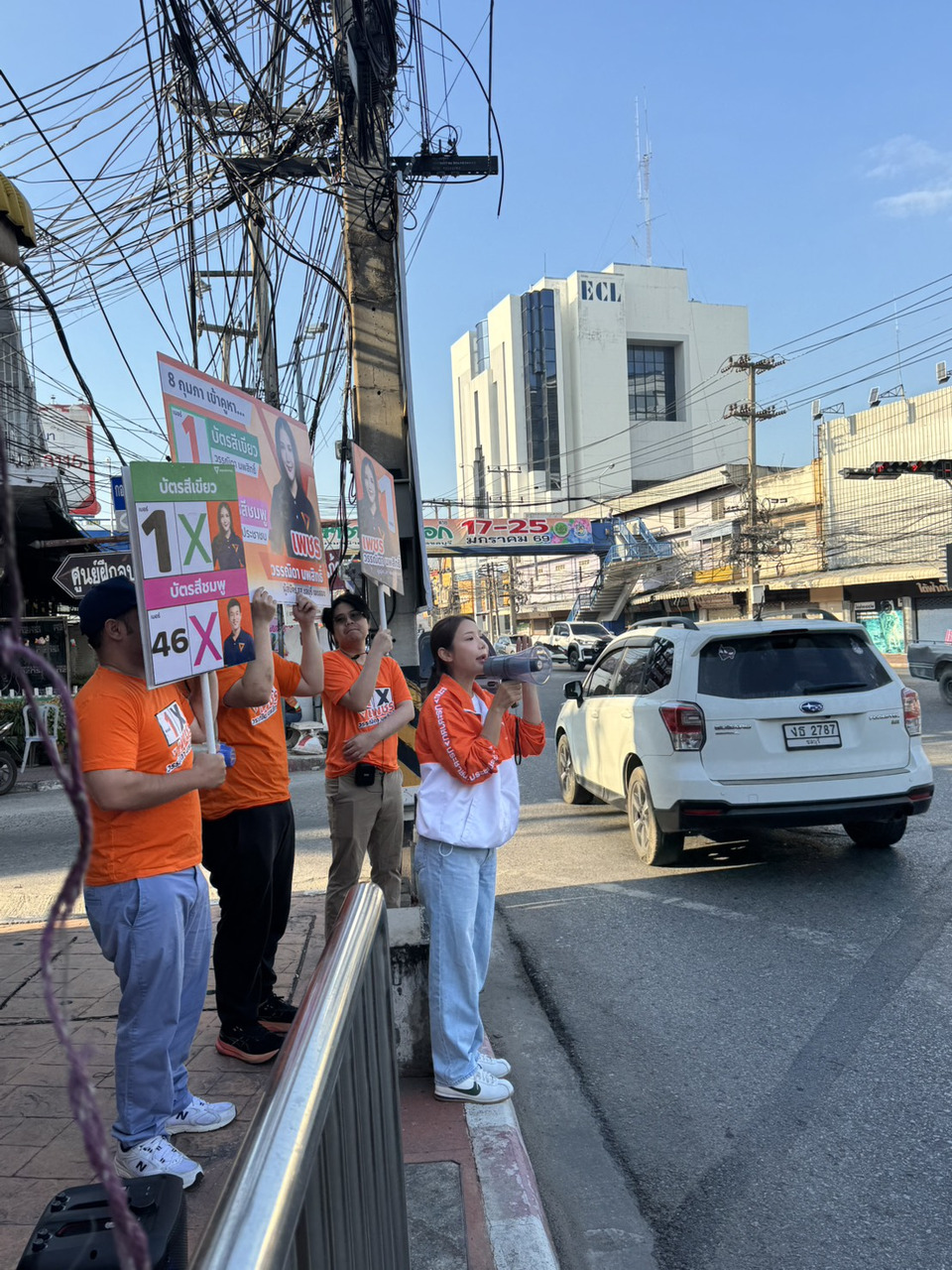 "วรรณิดา" ลุยหาเสียง ขอคะแนนคนเมืองชล ชี้เลือกตั้งรอบนี้มีความหมายในรอบ15ปี ลั่นถ้าได้เข้าสภาฯ พร้อมโหวต "เท้ง ณัฐพงษ์" เป็นนายกฯ
