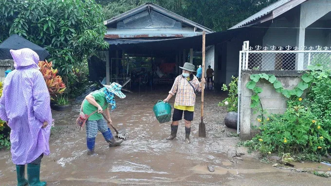 พายุฝนตกถล่มหนักอำเภอฝาง บ้านเรือนประชาชนได้รับความเสียหาย 10 หมู่บ้าน