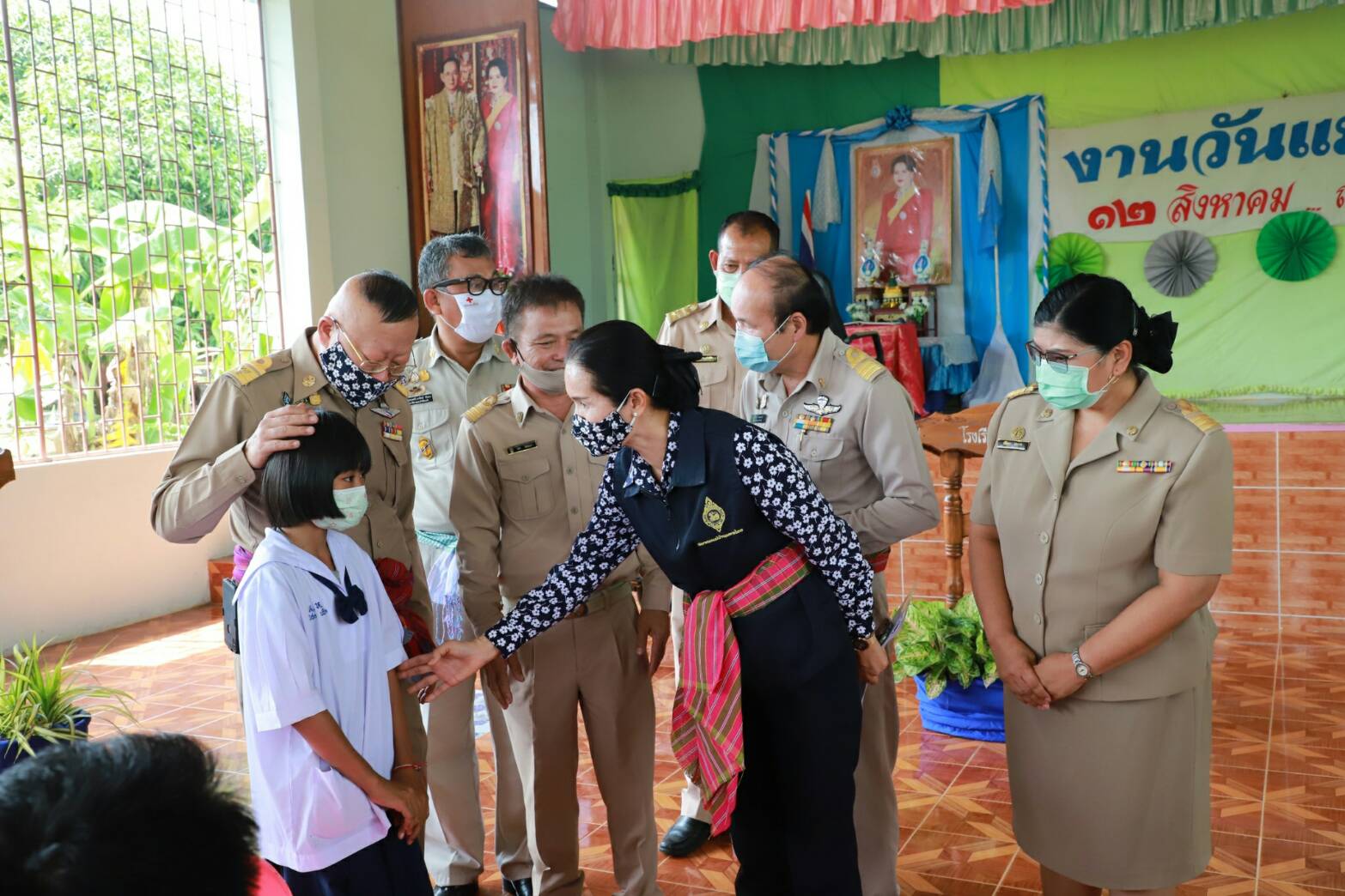 ประธานแม่บ้านมหาดไทยพร้อมคณะลงพื้นที่เยี่ยมเยาวชนผู้รับทุนมูลนิธิร่วมจิตต์น้อมเกล้าฯเพื่อเยาวชนในพระบรมราชูปถัมภ์