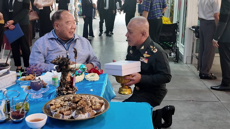 บ้านป่ารอยต่อฯ คึกคัก ! วันเกิด "บิ๊กป้อม" 81ปี "อดีตบิ๊กทหาร-คนการเมือง" ทยอยเข้าอวยพร 