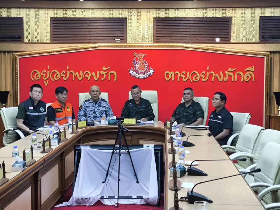 "ทัพเรือภาคที่ 2"  ช่วยเหลือประชาชนตลอด 24 ชั่วโมง อย่างเต็มกำลังทั้งทางบก-อากาศ จนกว่าประชาชน จะปลอดภัย