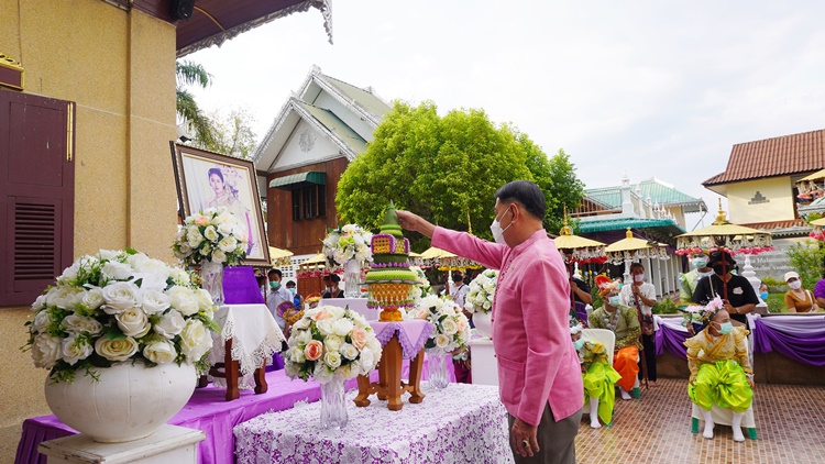 วัฒนธรรมจังหวัดแม่ฮ่องสอน ร่วมมือ วัดศรีบุญเรือง จัดขบวนแห่ครัวตาน ( แห่ครัวหลู่ )สืบสานประเพณีปอยส่างลอง 