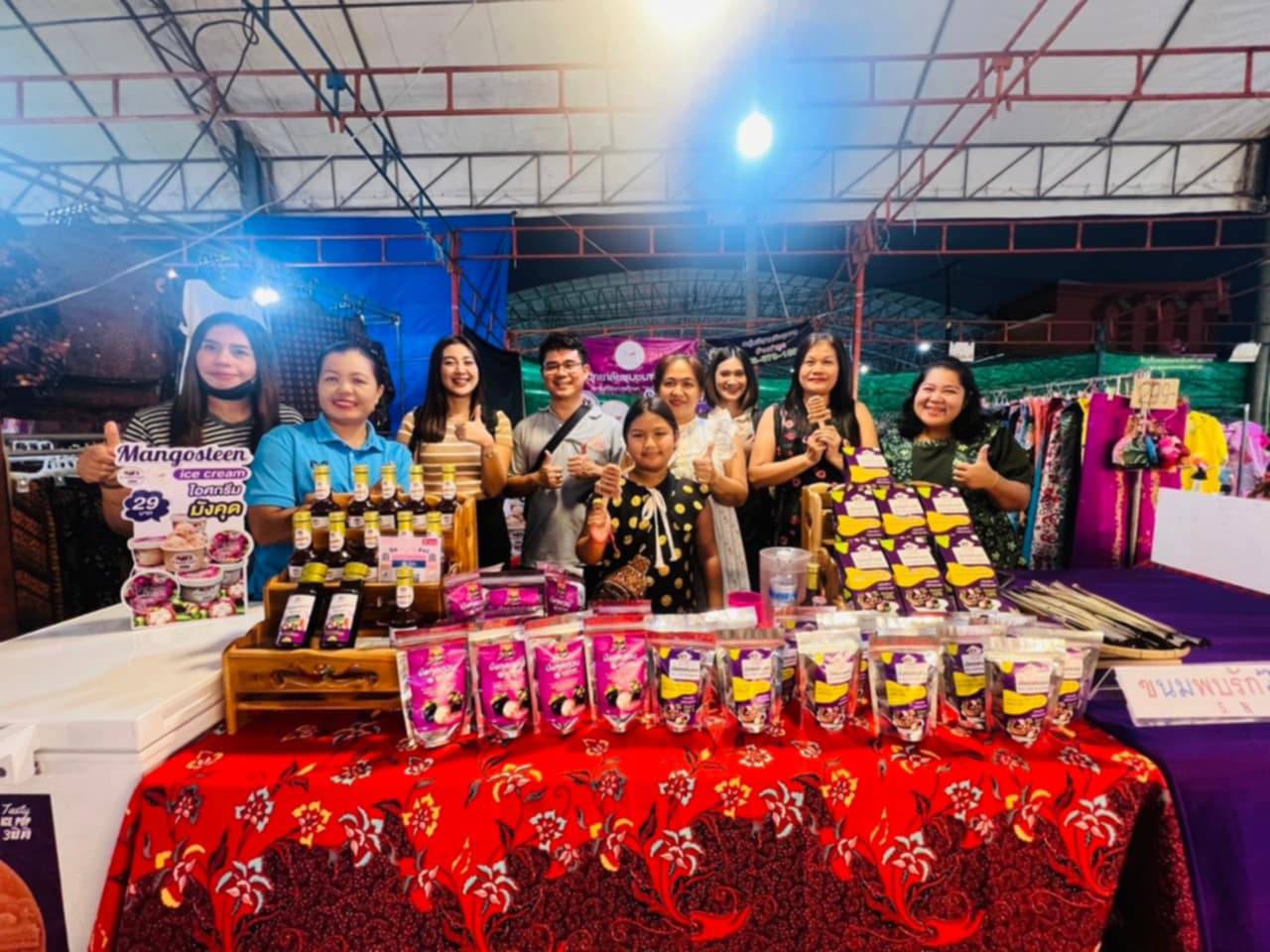 วิทยาลัยชุมชนพังงา ร่วมกับกลุ่มวิสาหกิจชุมชนบ้านท่าจูด เดินหน้าต่อยอดผลไม้พื้นถิ่น จากมังคุดสด สู่“ไซรัปมังคุด” 