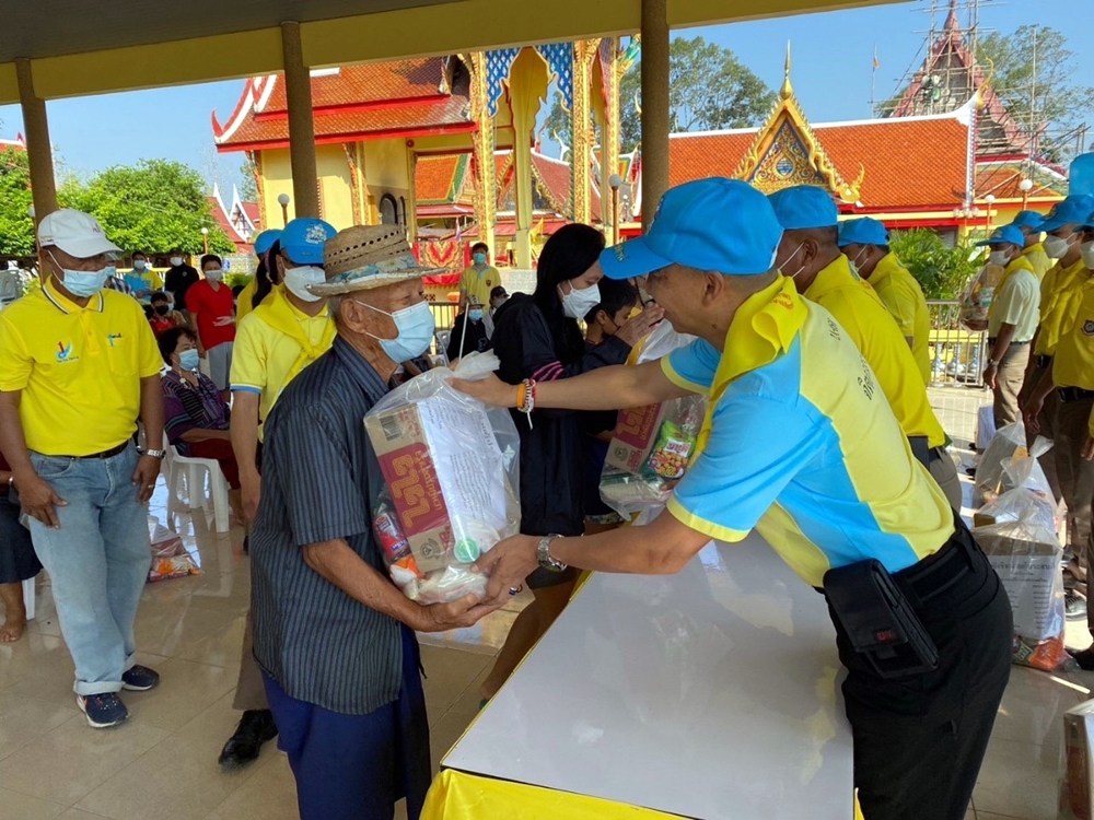 รอง ผบ.ตร.พร้อมคณะจิตอาสา 904 มอบถุงยังชีพช่วยผู้ประสบอุทกภัยพื้นที่ สภ.ผักไห่ จ.พระนครศรีอยุธยา 