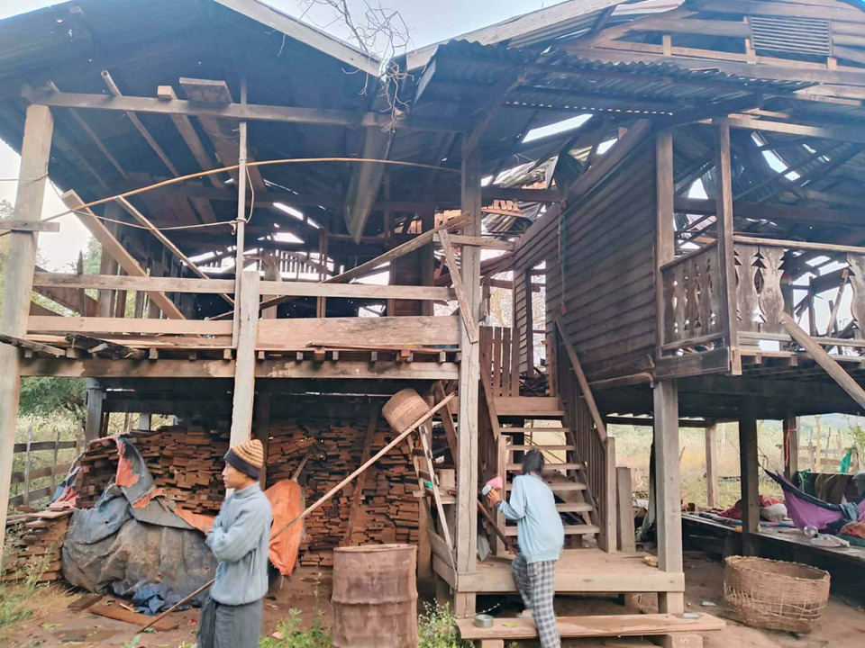 พม่าทิ้งระเบิดบ้านแม่แสะ ตรงข้ามแม่ฮ่องสอน บ้านเรือนเสียหาย โชคดีไร้ผู้บาดเจ็บ
