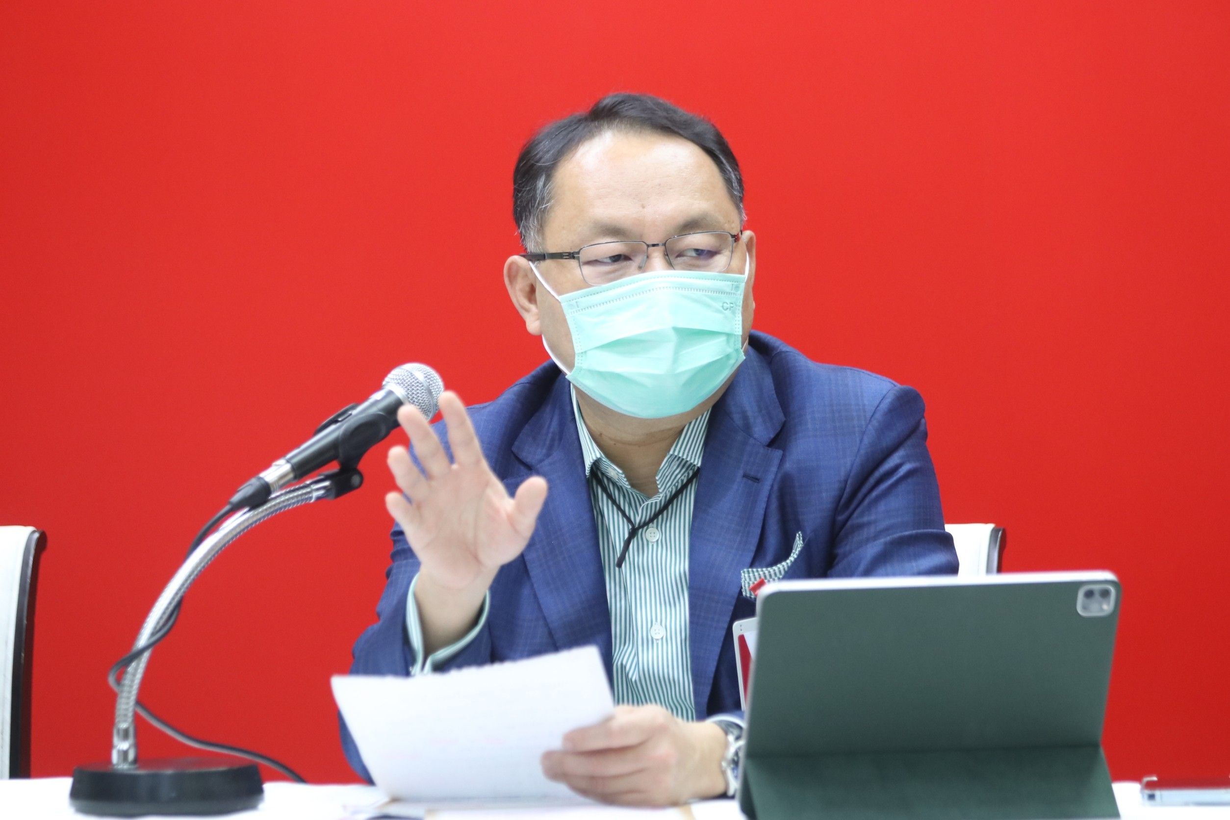 "ยุทธพงศ์" ให้โอกาส "นิโรธ" ทำหน้าที่ "ประธานวิปรบ." ชี้สมัยประชุมสภาฯรอบนี้ค่อนข้างยากลำบาก