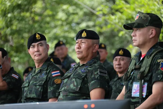 ลุยถึงพื้นที่ฝึก! ผบ.ทบ. ตรวจการฝึกใหญ่ ทบ. 69 ขนยุทโธปกรณ์ถล่มกระสุนจริง ย้ำเข้มความพร้อมรบคือหลักประกันแผ่นดิน