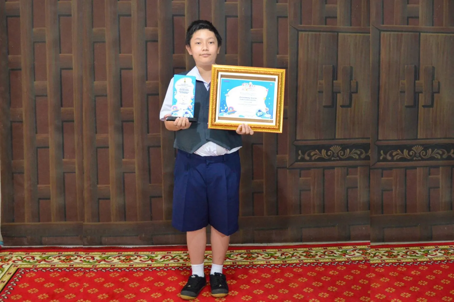 นวัตกรจิ๋วที่ชนะเลิศ - ด.ช. วชิรวิชญ์ เชิดพานิช (โปรตอน) เจ้าของผลงาน “น้ำแข็งดับคาวอาหารทะเล”