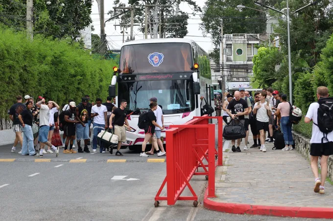 ทหารสหรัฐฯ ชุดแรกถึงพัทยา เมืองต้อนรับด้วยพวงมาลัยผ้าไทย ก่อนกระจายเที่ยว-พักผ่อน