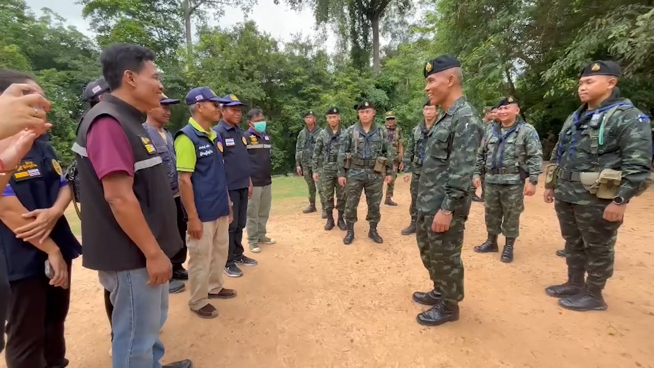 รองแม่ทัพภาคที่ 2 ลงพื้นที่ปราสาทตาเมือนธม มอบของและเยี่ยมให้กำลังใจทหารและเจ้าหน้าที่ที่ปฏิบัติหน้าที่