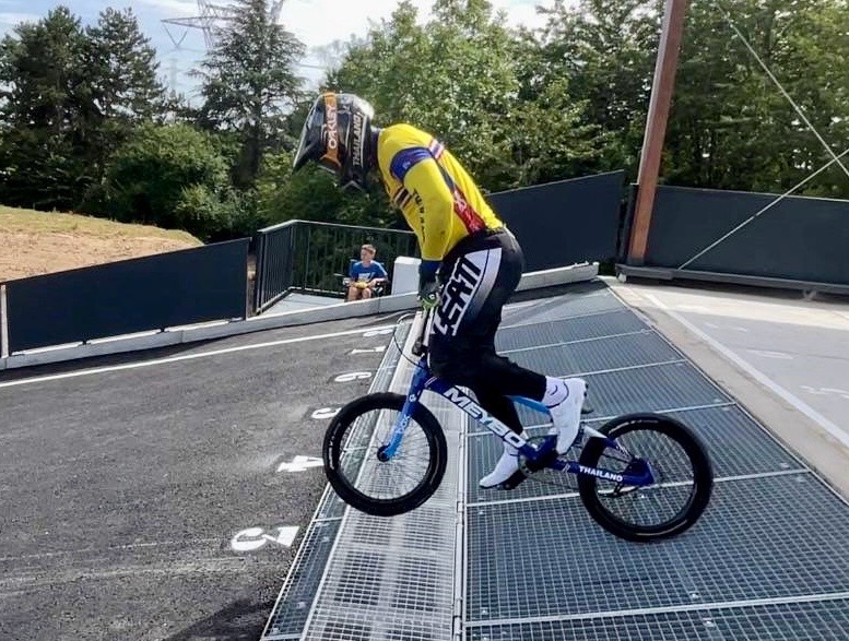 “โกเมธ” ฟิตเต็มร้อยพร้อมสู้ศึก BMX โอลิมปิก “เพชรดารินทร์” ลื่นล้มบาดเจ็บ แต่ยังสู้ต่อจนจบ