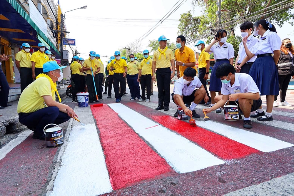 พ่อเมืองประจวบฯ รณรงค์ลดอุบัติเหตุทางข้ามหน้าสถานศึกษา  38 แห่ง ปลูกจิตสำนึกใช้รถ-ถนนปลอดภัย 