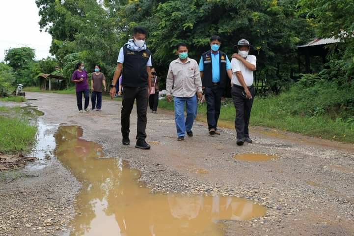 อบจ.พิษณุโลก เตรียมซ่อมแซมถนนสายบ้านนาขุม ต.ท่าช้าง - ต.มะตูม อ.พรหมพิราม แก้ปัญหาความเดือดร้อนให้ประชาชนได้สัญจรสะดวกและปลอดภัย