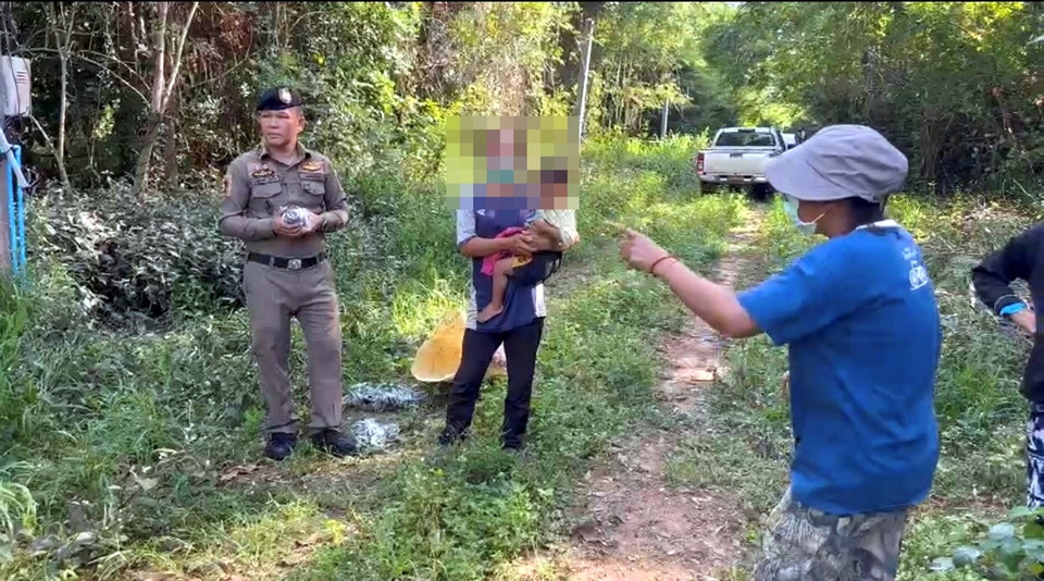 ตร.กาฬสินธุ์จับแม่ลูกอ่อนตระเวนขโมยสายไฟ–ทรัพย์สินชาวบ้าน หาเงินซื้อยาบ้าเสพ