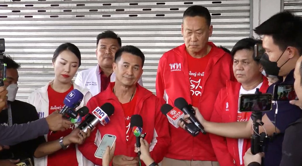 เพื่อไทยลงพื้นที่รับฟังความเดือดร้อนสมาชิกเกษตรกรผู้เลี้ยงวัวโคนมมวกเหล็ก 