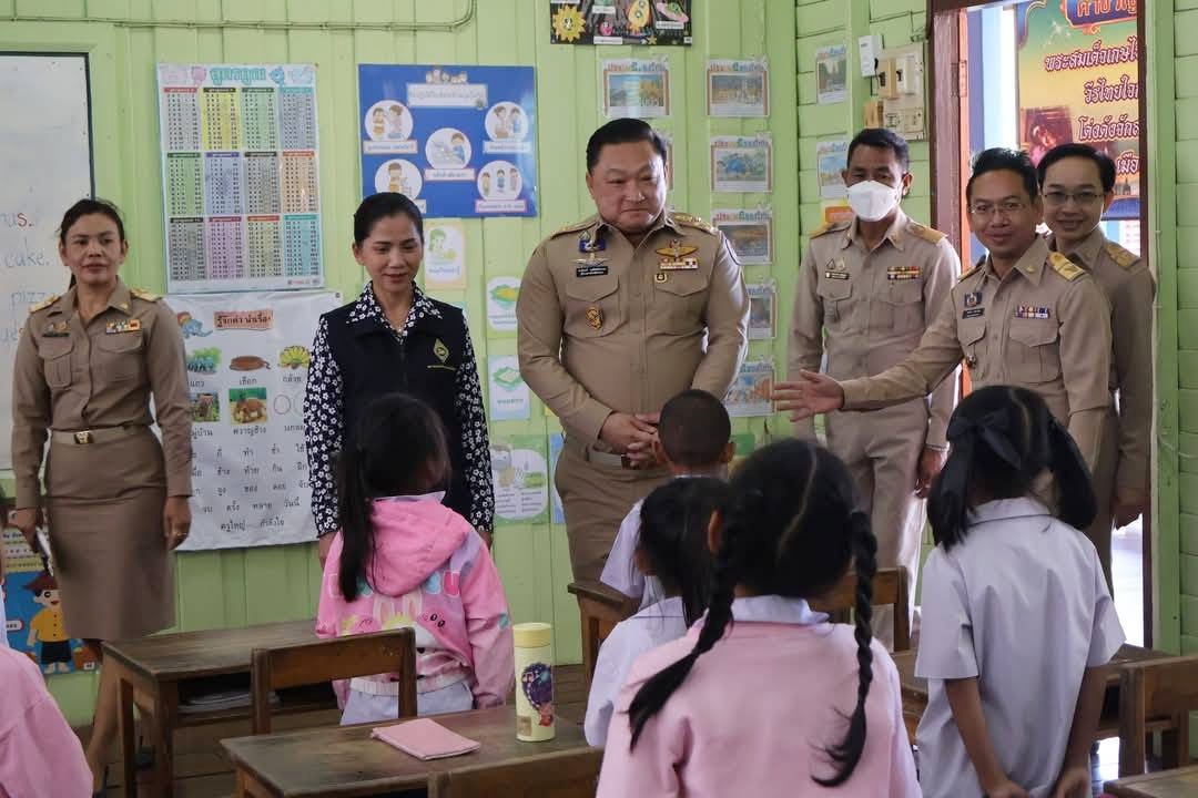ผู้ว่าฯอ่างทอง-นายกเหล่ากาชาด ตรวจเยี่ยมความปลอดภัยอาคาร รร.อนุบาลเมืองอ่างทอง