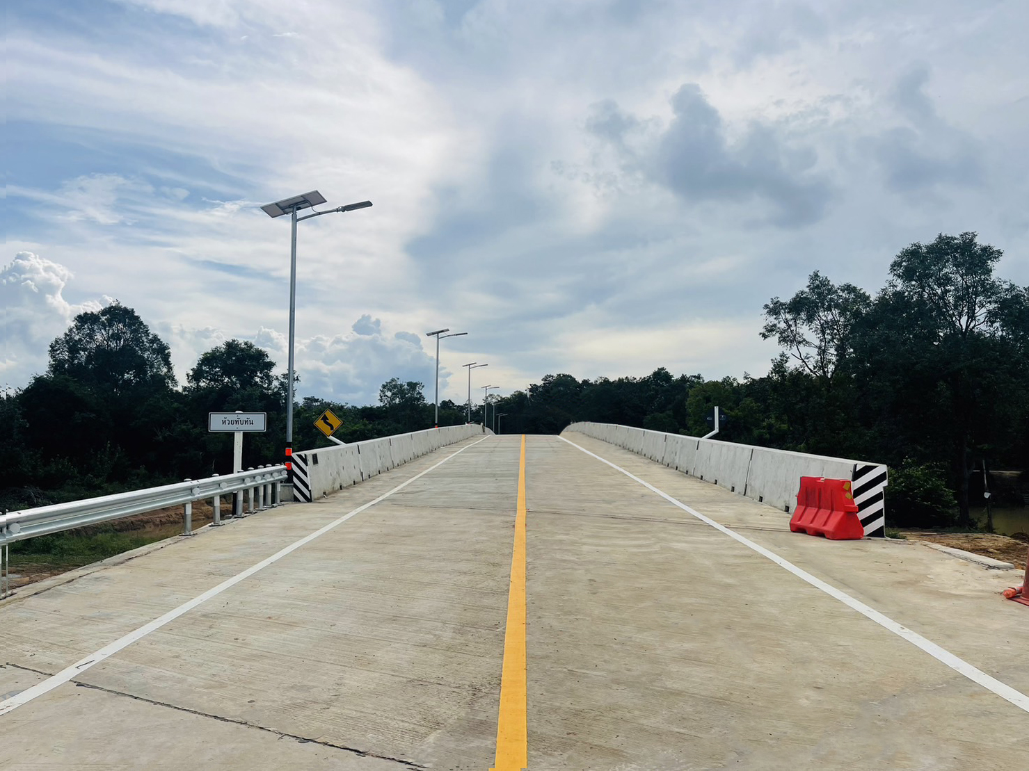 ทช.สร้างสะพานข้ามห้วยทับทัน จ.ศรีสะเกษ เสร็จสมบูรณ์ ร่นระยะทาง 20 กม. เพิ่มประสิทธิภาพเดินทางระหว่างจังหวัด 