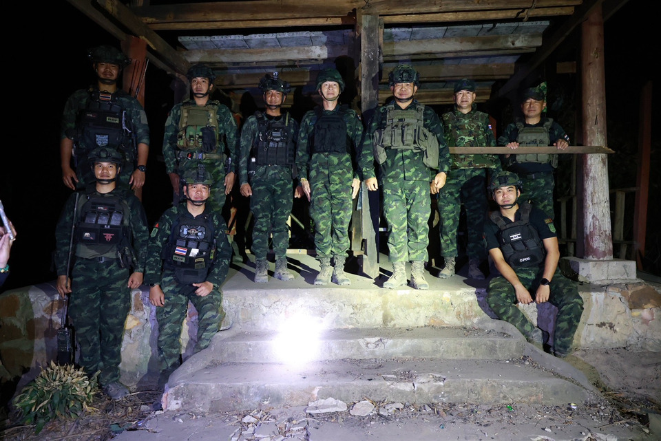 "แม่ทัพเติ่ง" ตรวจเยี่ยมกลางคืน! หน่วยพร้อมรบ RDF-X เห็นสภาพจริง เสริมขวัญกำลังใจปีใหม่