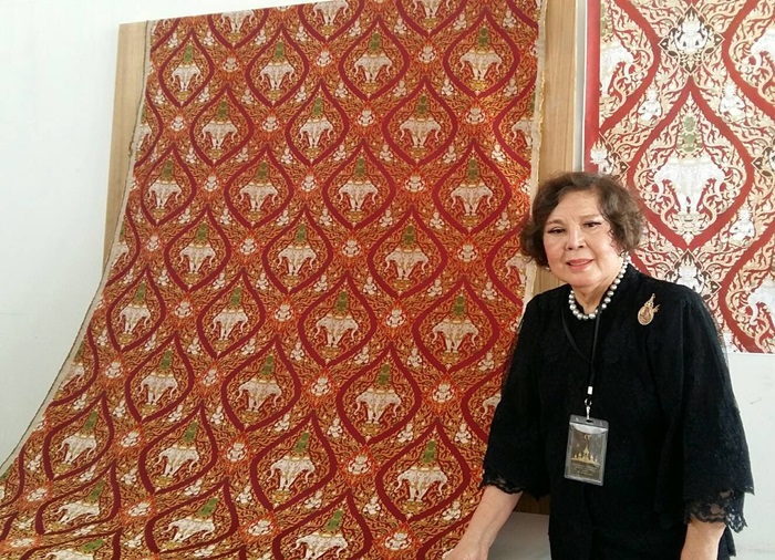 งามวิจิตรผ้าม่านพระเมรุมาศลายอินทร์-พรหมหนึ่งเดียวในโลก