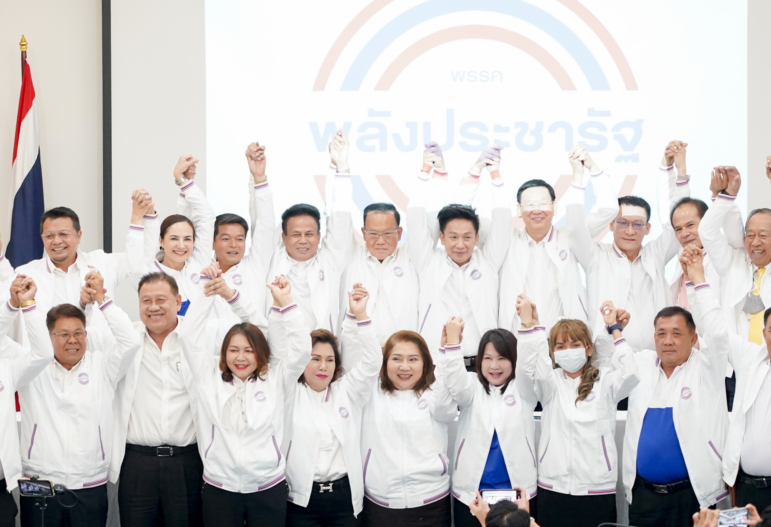 พปชร.จัดชุดใหญ่ เปิดตัวว่าที่ผู้สมัคร ส.ส. เด็กเก่าเพื่อไทย-คณะก้าวหน้ามาพรึ่บ “วิรัช” ปลุกใจบันดาลแรงพา “บิ๊กป้อม” นั่งนายกฯ คนที่ 30