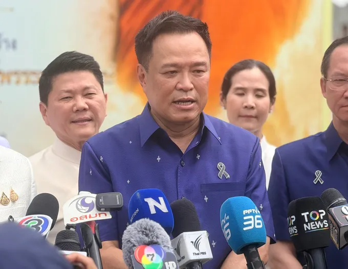 “อนุทิน” ไม่กังวลฝ่ายค้านใช้เวทีงบฯ ซักฟอกรบ.  ปัด ภูมิใจไทยยื้ออภิปรายรายงาน กกต. หนีคดีฮั้ว สว. ยันไม่ติดภารกิจ ก็ไปจ่อมที่สภาตลอด