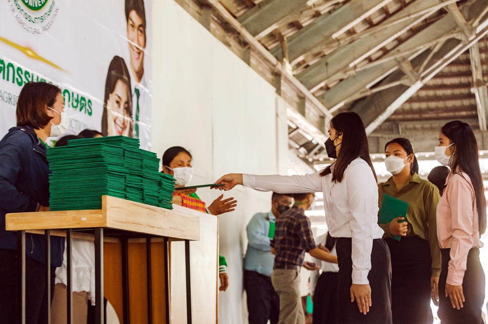 บัณฑิต ม.แม่โจ้ รายงานตัวเตรียมเข้าพิธีพระราชทานปริญญาบัตร คึกคัก!
