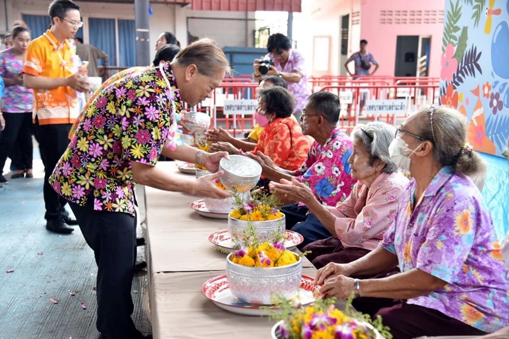 ทต.รำมะสัก จัดงานรณรงค์สร้างความตระหนักถึงคุณค่าและศักดิ์ศรีผู้สูงอายุ ประจำปี 2567 