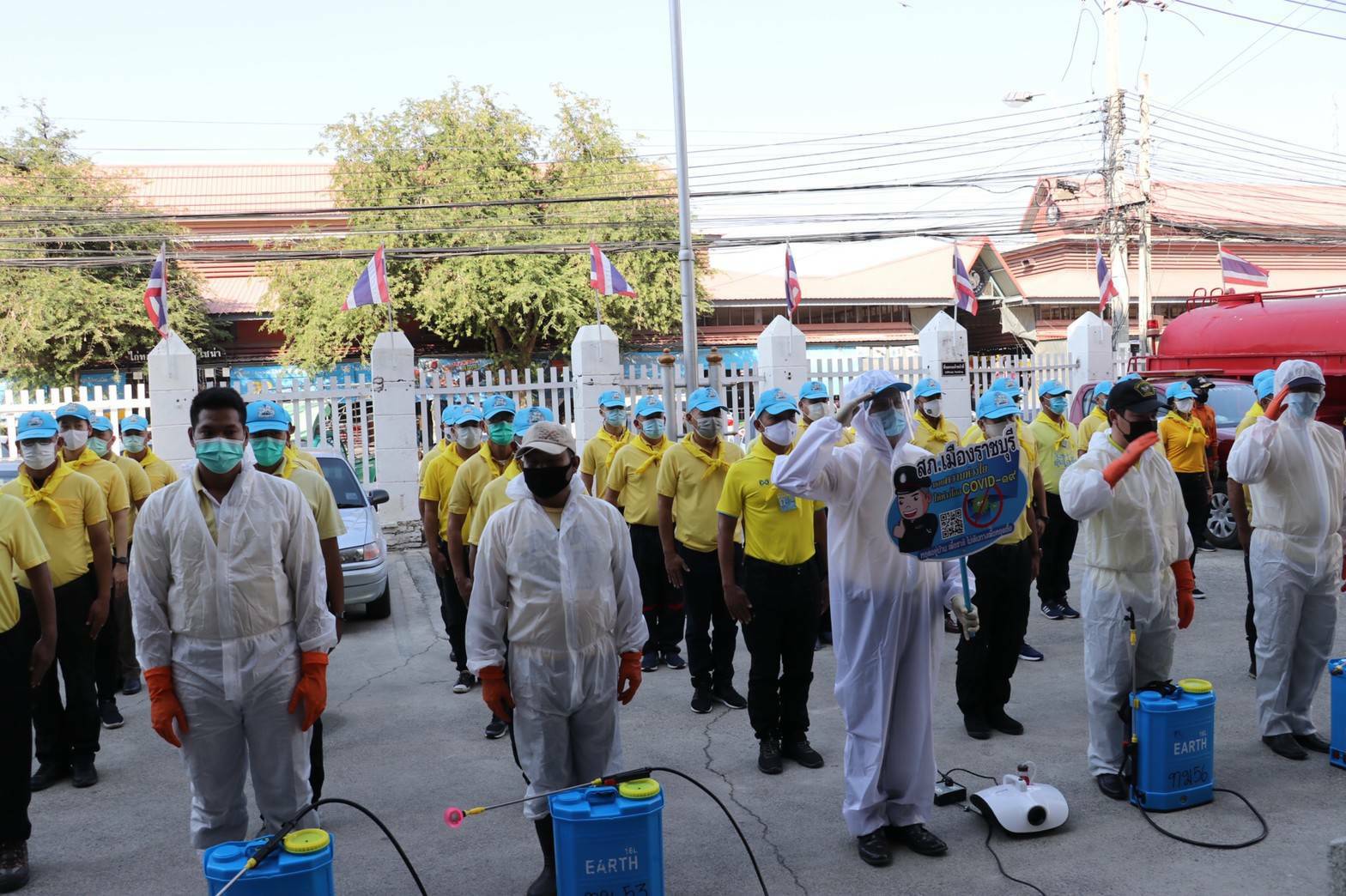 ตำรวจเมืองราชบุรี รวมพลทำความสะอาดโรงพักป้องกันโควิด19 