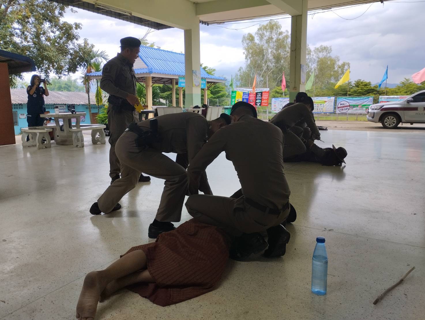 โรงเรียนบ้านห้วยก้อดซ้อมแผนโจรลักพาตัวเด็กนักเรียนเหมือนจริง ตำรวจพร้อมกู้ภัยฯเข้าร่วมสาธิต 