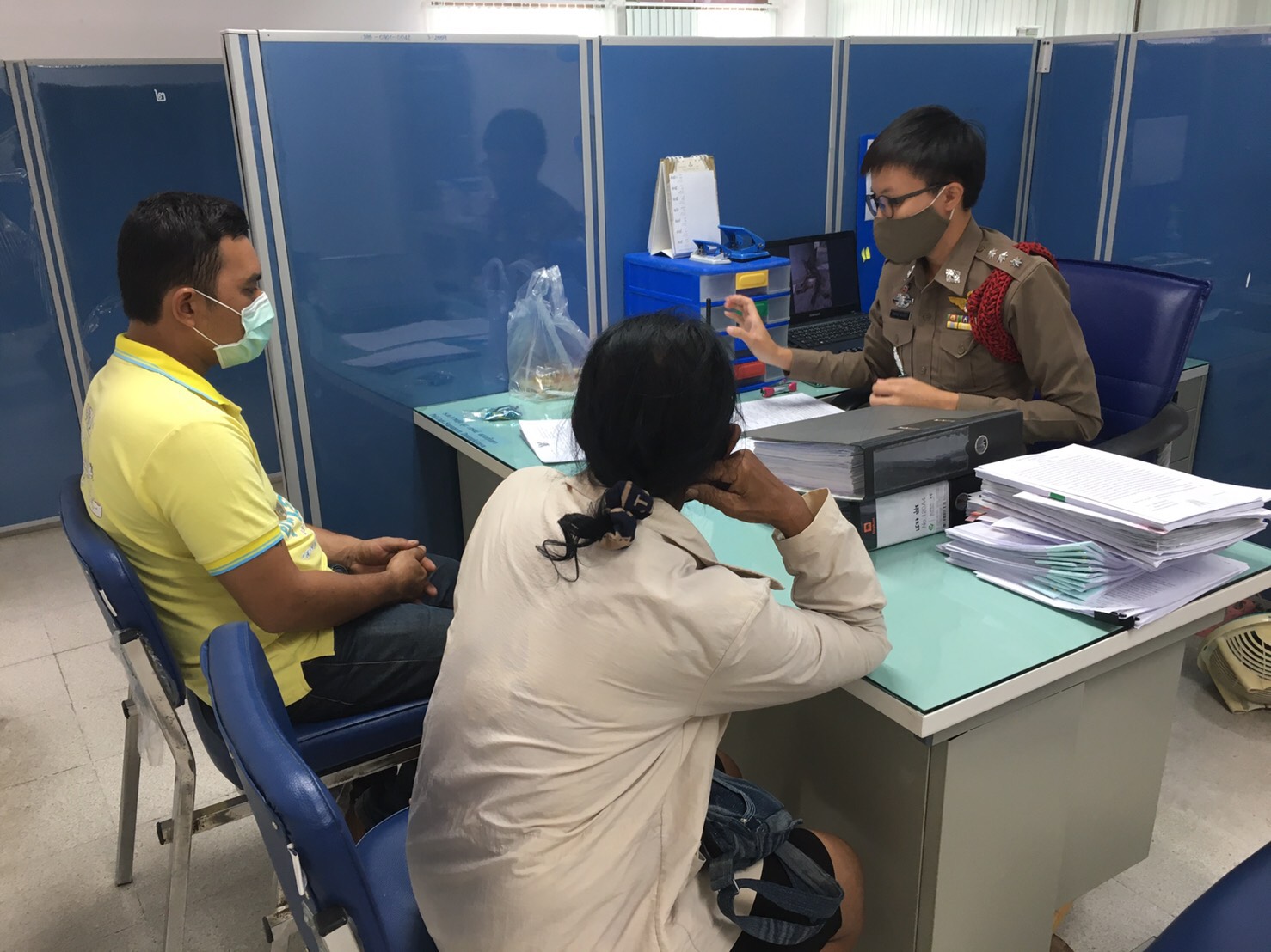 ตร.ประจวบฯ  ขออำนาจศาลอาญาทุจริตภาค 7 ฝากขัง  2แม่ลูกผู้ต้องหาคดีโกงงบ 40 ล้าน