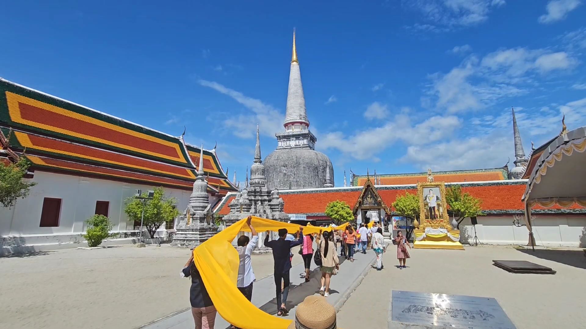 บุญอาสาฬหหน้าองค์พระบรมธาตุเจดีย์คาดทั้งวันทะลุ 3 หมื่น