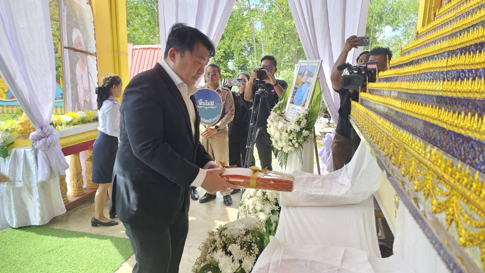 อาลัยทั้งน้ำตา! "สิริพงศ์" บินด่วนเป็นประธานเผาศพเหยื่อ "รถไฟชนรถโดยสารอโศก" ลั่นคมนาคมไม่ทิ้ง สั่งเร่งเยียวยาญาติผู้สูญเสียเต็มที่