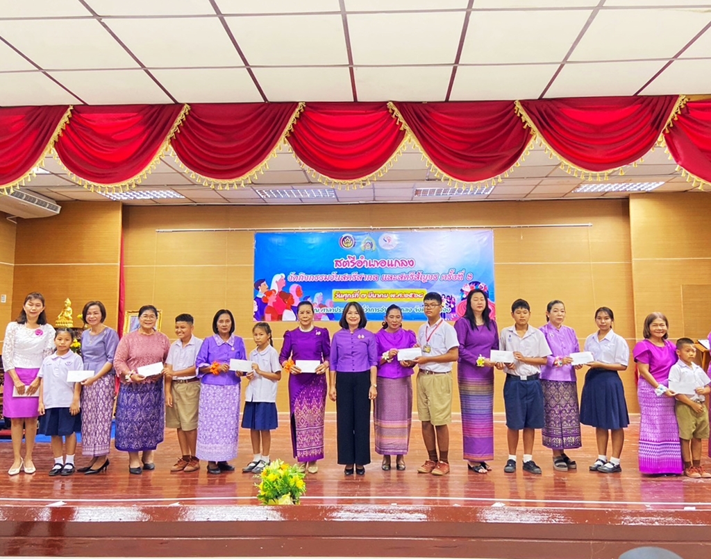 คกก.สตรีอำเภอแกลง จับมือ พช.อำเภอแกลง จัดงาน "วันสตรีสากล และสตรีสัญจร" ประจำปี 2568
