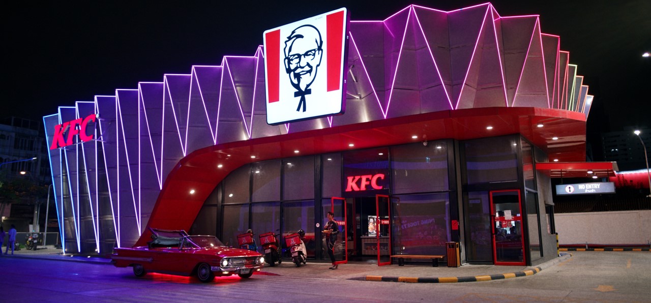 KFC เปิดตัวหนังโฆษณา “Feel Like a VIP” เน้นความอลังผ่านชุดไก่โดนใจ ในราคาเพียง 69 บาท ผ่านผลงานความคิดสร้างสรรค์โดยปับลิซิส ประเทศไทย