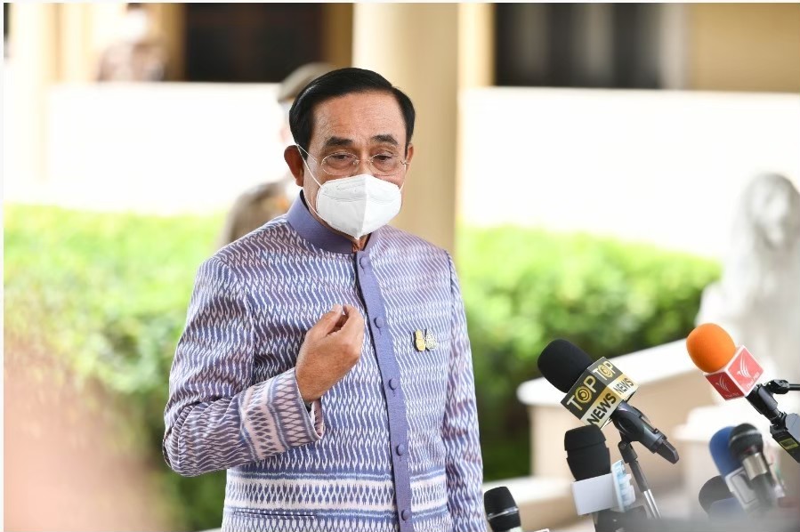 "นายกฯ" ขอทุกคนยกการ์ดสูง แม้ไทยติดโควิด หลักหมื่น แต่ยอดผู้เสียชีวิตยังต่ำ "โฆษกรบ." เตือนซื้อไม้ swab หวังเคลมเงินประกัน เป็นความผิดอาญา