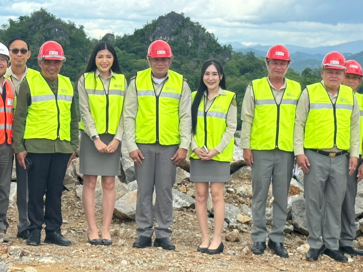  สจป.3 (ลำปาง) ลงพื้นที่เยี่ยมชมการดำเนินการทำเหมืองแร่หินปูน-หินดินดาน เพื่ออุตสาหกรรมซีเมนต์