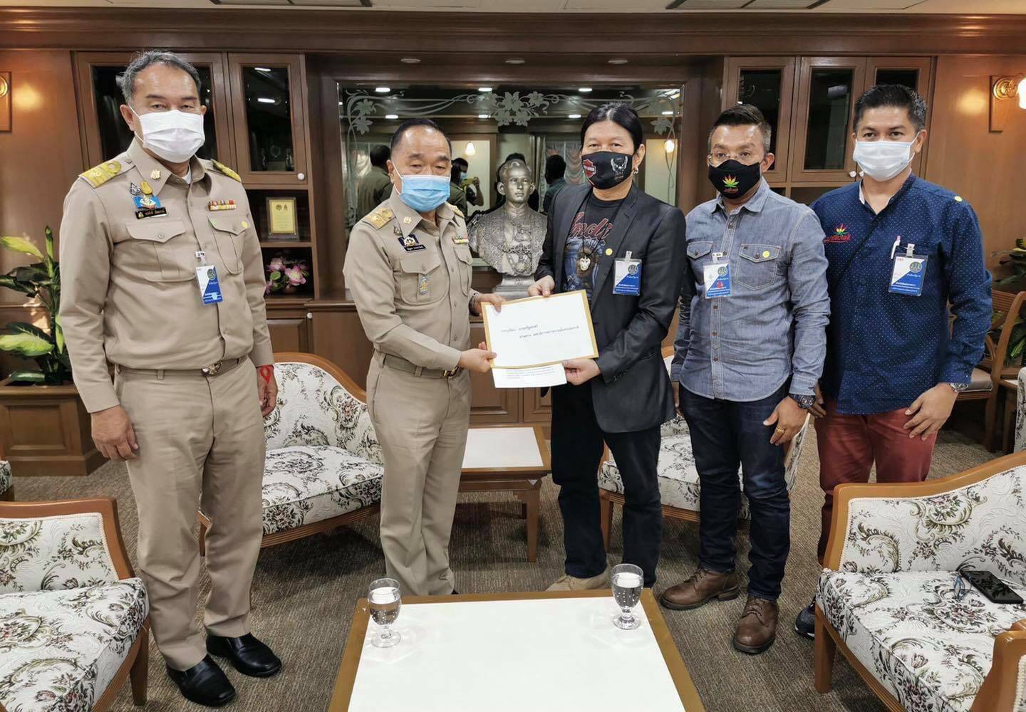 “ไข่ มาลีฮวนน่า”ยื่น“เลขาสมช.”ชง 3 ข้อเสนอ เร่งเยียวยาสถานบันเทิง -ผับ-บาร์ หลังโควิดระบาดรอบสอง