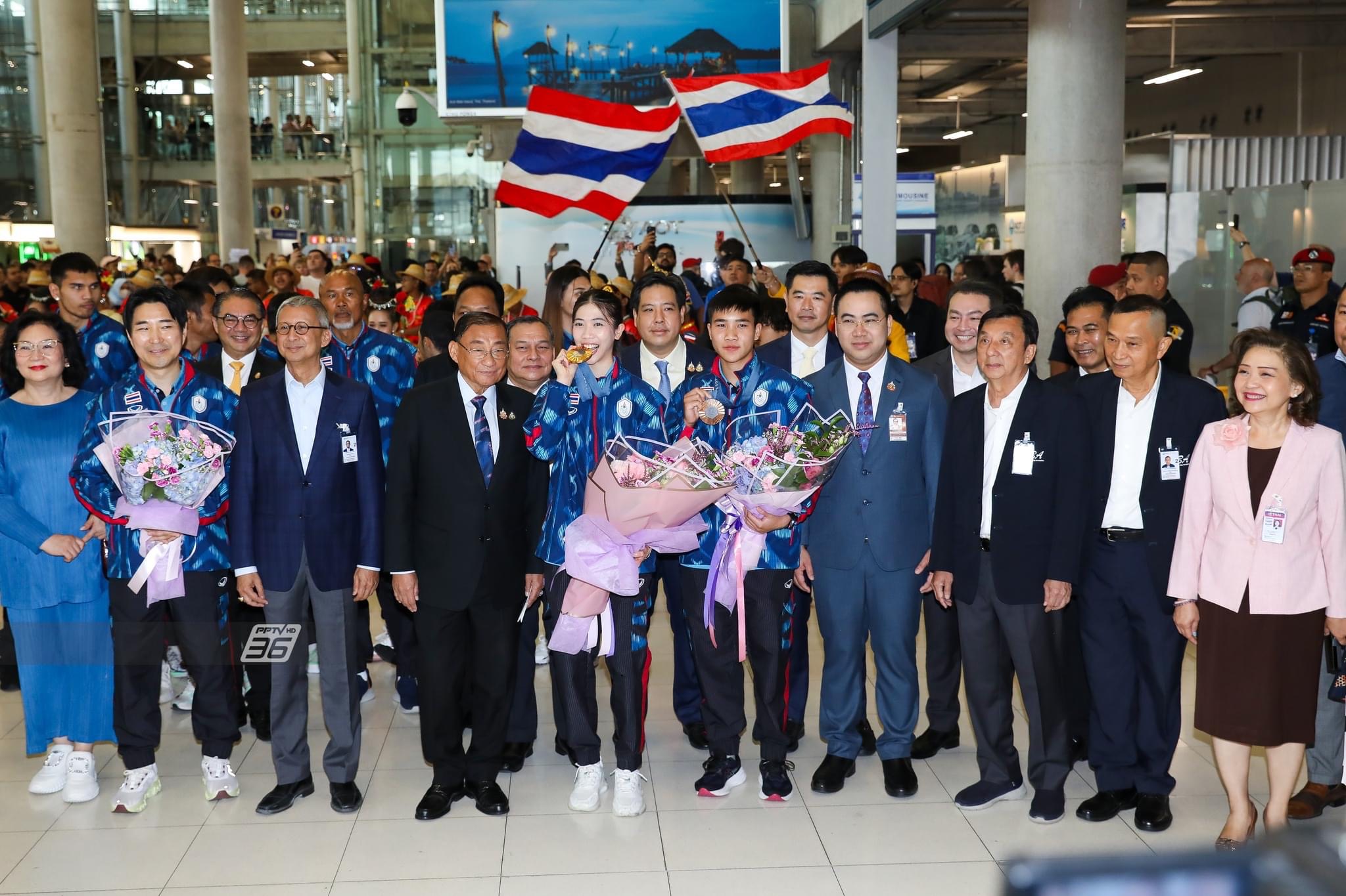 รมว.เสริมศักดิ์ต้อนรับนักกีฬาโอลิมปิกเกมส์ครั้งที่ 33 ณ สนามบินสุวรรณภูมิ