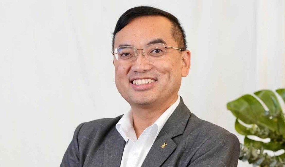 นักวิชาการเตือน “พรรคประชาชน” จุดยืนเริ่มคลุมเครือ หลัง "เท้ง–ธนาธร" ไปคนละทาง ถามชัด จับมือกล้าธรรมได้หรือไม่