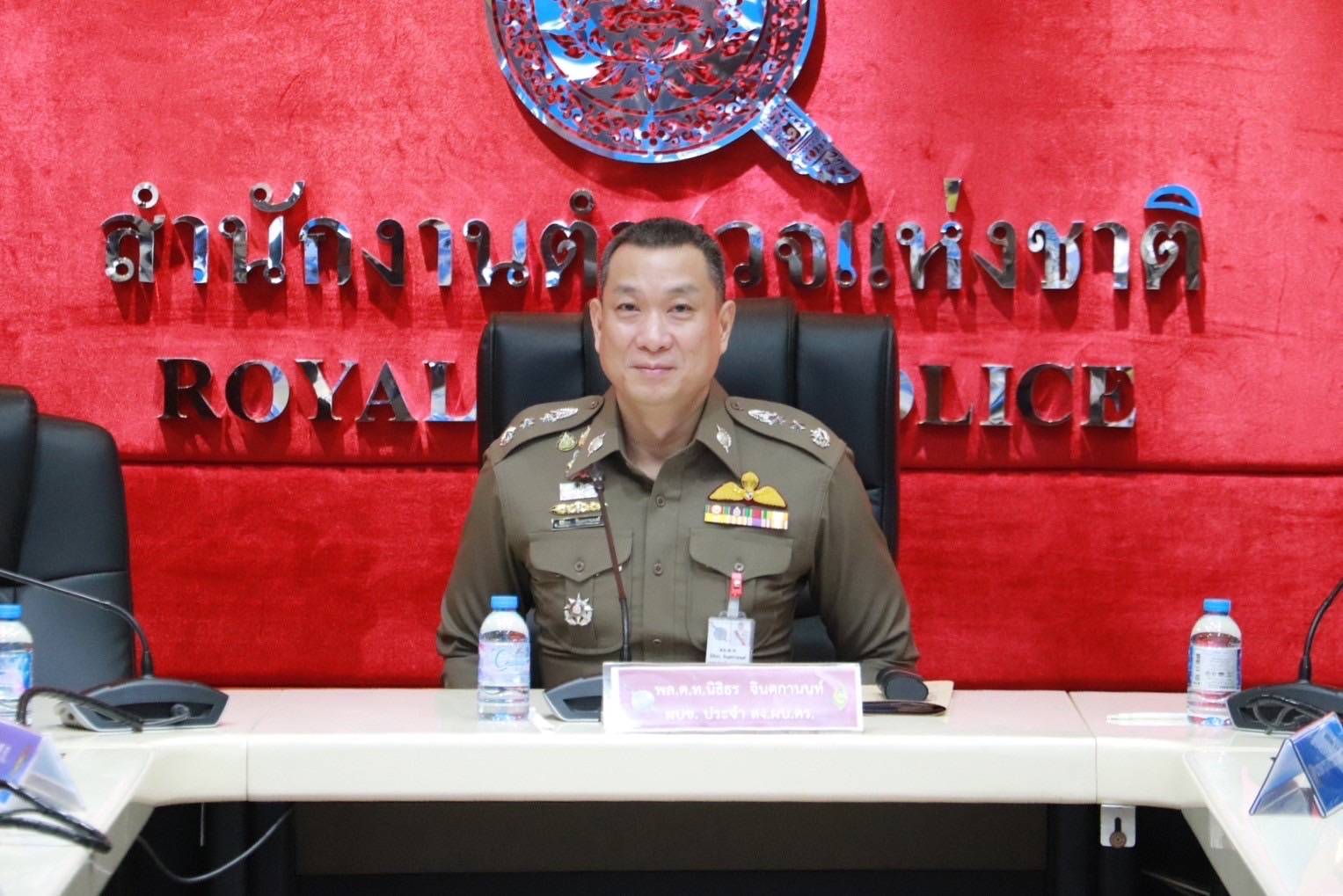 "บิ๊กปิ่น" ชื่นชม 2 ตำรวจทางหลวง ช่วยชีวิตผู้ขับขี่ชักเกร็ง รพ.ปลอดภัย 