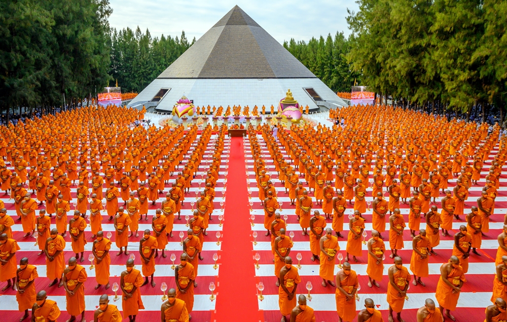คณะสงฆ์ 1,139 รูป และพสกนิกรร่วมถวายพระพร "เจ้าฟ้าพัชรกิติยาภา" ให้ทรงหายจากพระอาการประชวร