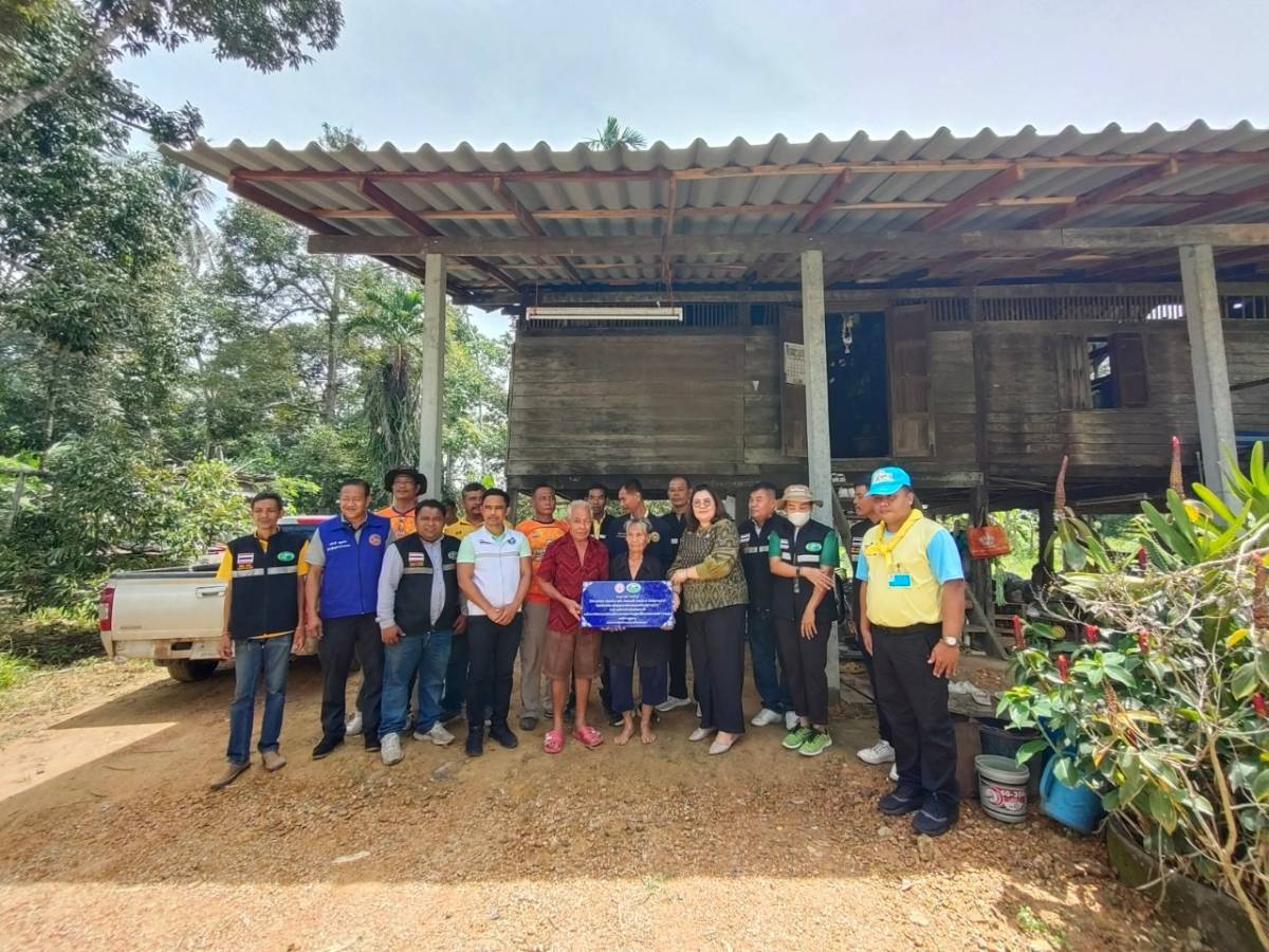 นายอำเภอวิภาวดีร่วมกับพม.สุราษฎร์ธานีส่งมอบบ้านผู้สูงอายุ  จำนวน 7 หลัง ในพื้นที่ตำบลตะกุกใต้